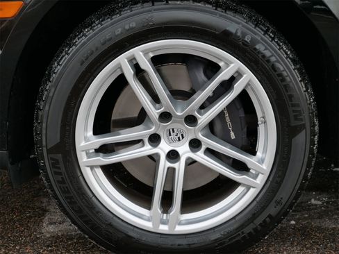 Used 2025 Porsche Macan image 7