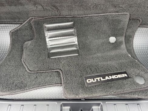 Used 2024 Mitsubishi Outlander SE image 12