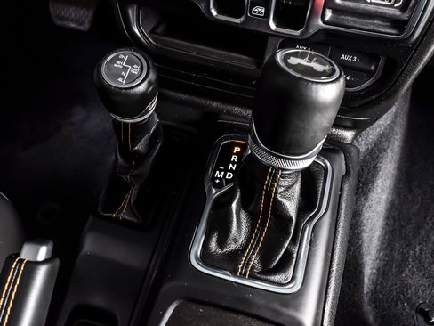 Used 2023 Jeep Wrangler Unlimited Sahara AWD/4WD image 34