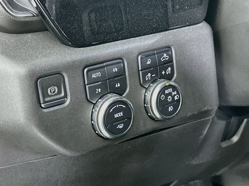 Used 2022 GMC Sierra 1500 SLT w/ X31 Off-Road Package AWD/4WD image 16
