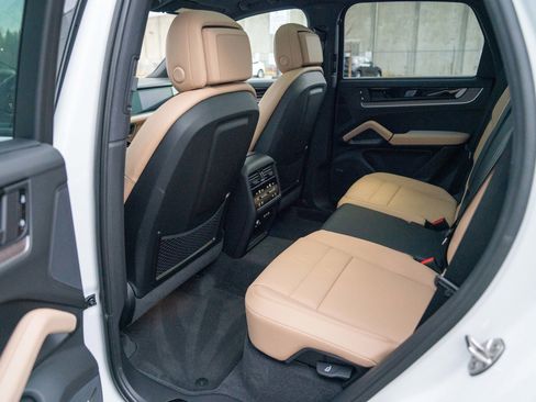 Certified 2026 Porsche Cayenne image 21