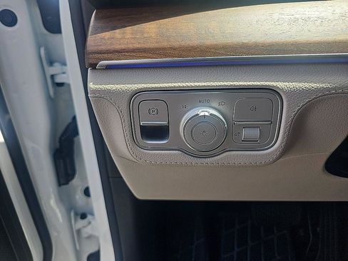 Used 2025 Mercedes-Benz GLE 450e 4MATIC image 15