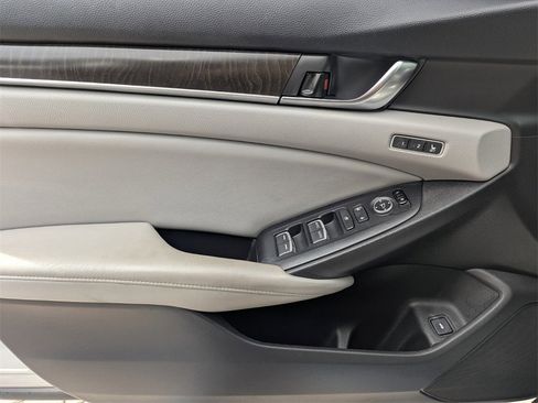 Used 2018 Honda Accord EX-L image 26