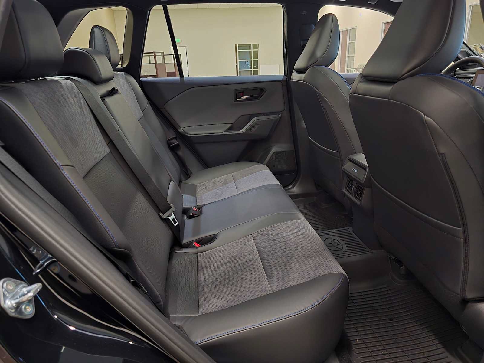 Used 2026 Toyota RAV4 XSE w/ Panoramic Sun Roof Package AWD/4WD image 25