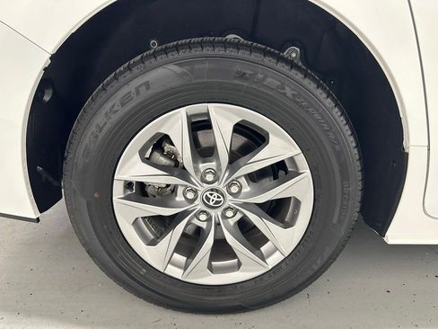 Used 2025 Toyota Sienna LE FWD image 70