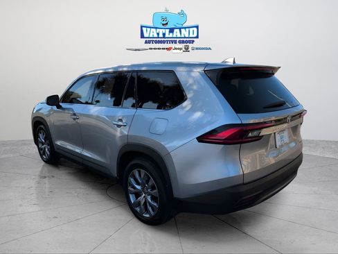 Used 2024 Toyota Grand Highlander Limited image 3