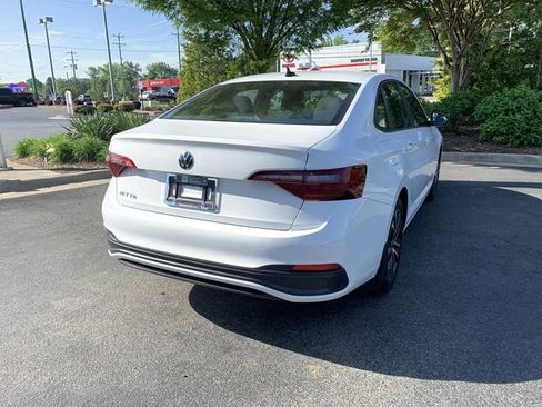 Used 2022 Volkswagen Jetta Sport image 8