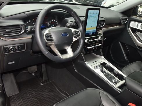 Certified 2024 Ford Explorer Limited w/ Limited Technology Package AWD/4WD image 35