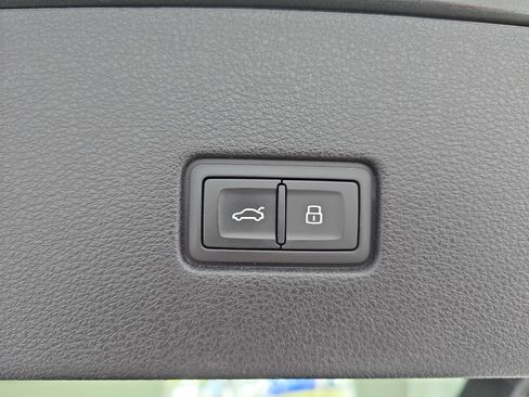 Used 2021 Audi Q8 Premium Plus image 26