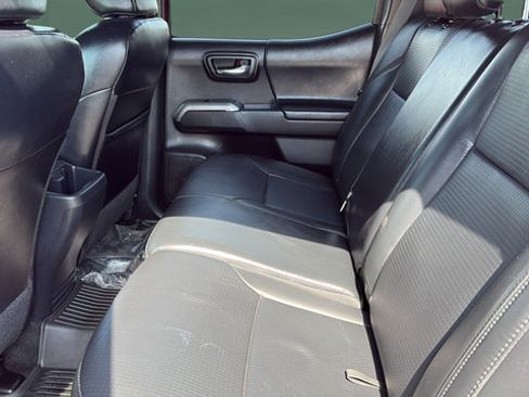 Used 2018 Toyota Tacoma Limited AWD/4WD image 18