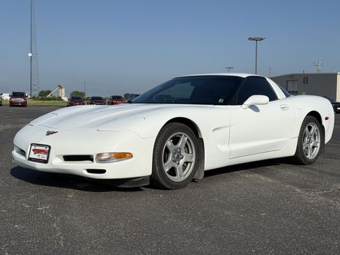 Used 1997 Chevrolet Corvette Coupe w/ Memory Pkg RWD image 7
