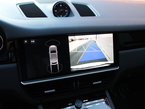 Used 2020 Porsche Cayenne image 30