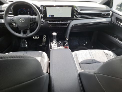 Used 2025 Toyota Camry XSE FWD image 9