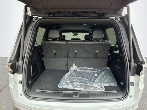 New 2026 Jeep Grand Wagoneer Limited image 13