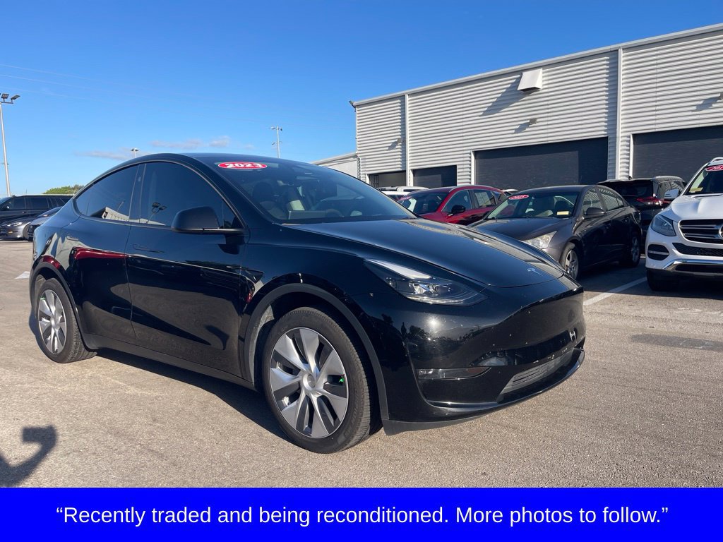 Used 2023 Tesla Model Y Long Range AWD/4WD image 1