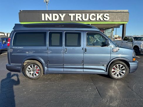 Used 2023 Chevrolet Express 2500 image 1