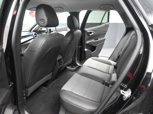 Used 2025 Chevrolet Trax LT image 25