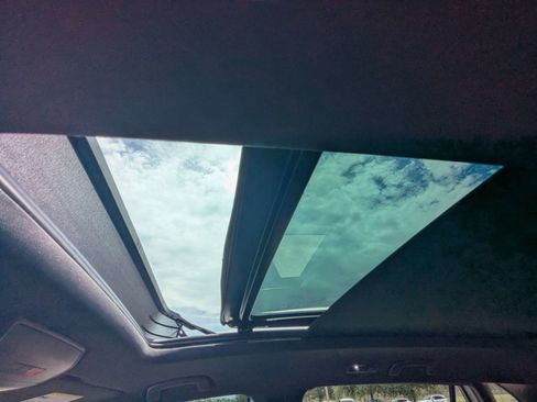 Used 2021 Volkswagen Atlas Cross Sport SE w/ Panoramic Sunroof Package FWD image 23