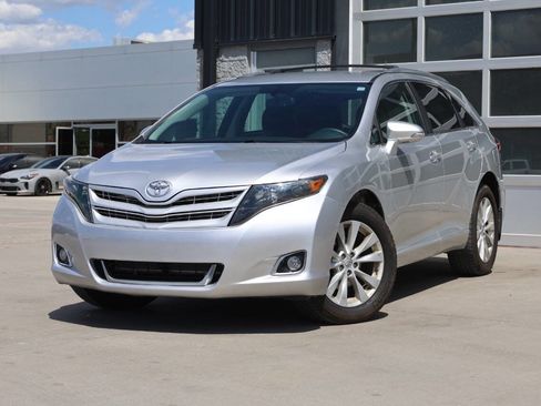 Used 2013 Toyota Venza LE AWD/4WD image 3