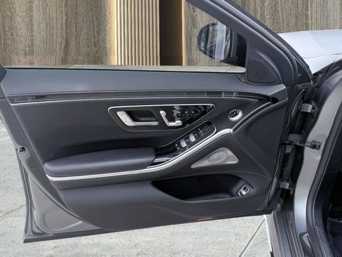 Used 2023 Mercedes-Benz S 500 4MATIC w/ AMG Line image 23