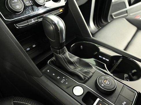 Certified 2023 Volkswagen Atlas Cross Sport SEL image 31