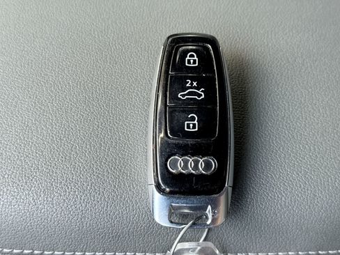 Used 2022 Audi Q8 Prestige w/ Prestige Package AWD/4WD image 41