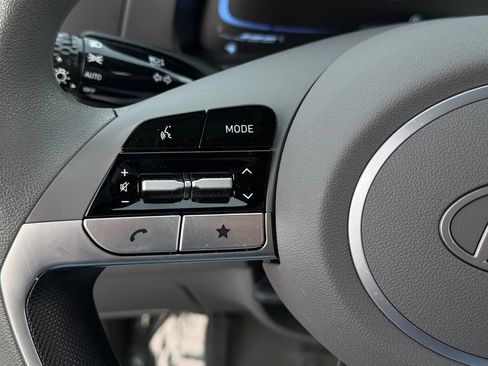 Certified 2025 Hyundai Elantra SE w/ Cargo Package image 18