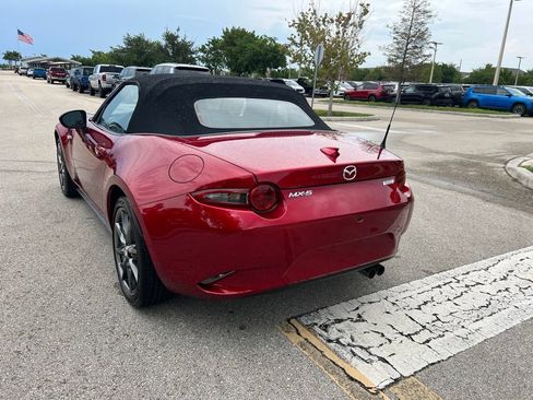 Used 2019 MAZDA MX-5 Miata Grand Touring RWD image 8