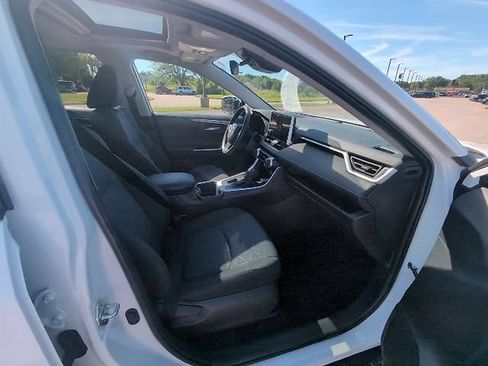 Used 2025 Toyota RAV4 XLE w/ Convenience Package FWD image 4