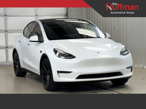 Used 2020 Tesla Model Y Long Range image 1