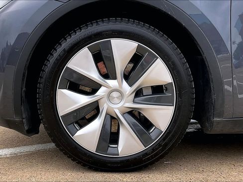 Used 2021 Tesla Model Y Long Range AWD/4WD image 8