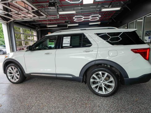 Used 2023 Ford Explorer Platinum w/ Technology Package AWD/4WD image 2