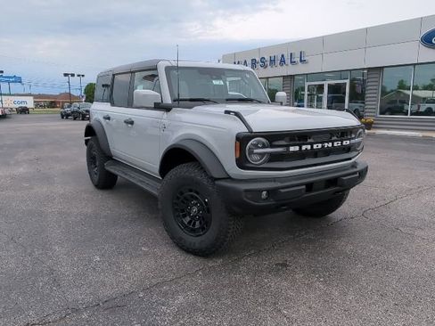New 2026 Ford Bronco Outer Banks w/ Sasquatch Package AWD/4WD image 3