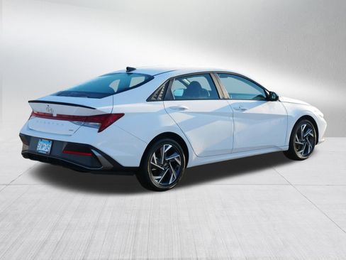 Certified 2025 Hyundai Elantra SEL image 7