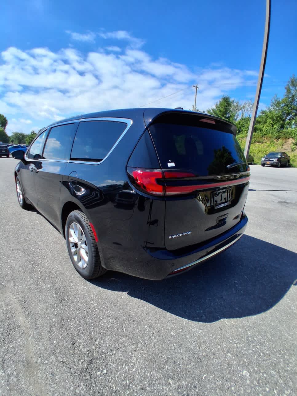 New 2027 Chrysler Pacifica Select AWD/4WD image 8