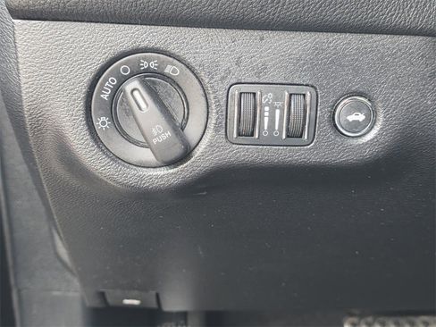 Used 2015 Dodge Challenger SXT Plus image 20