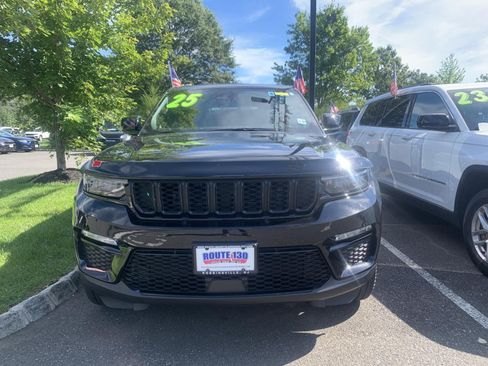Used 2025 Jeep Grand Cherokee Limited w/ Black Appearance Package AWD/4WD image 2