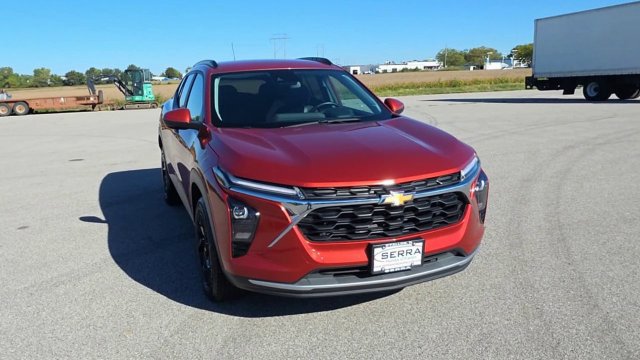 Used 2024 Chevrolet Trax LT w/ Driver Confidence Package FWD image 2