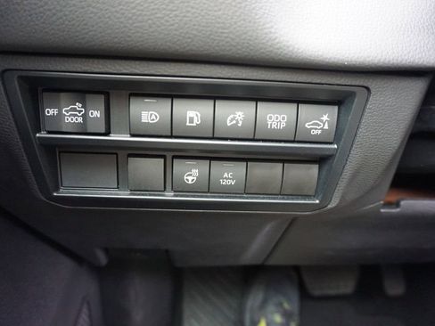 Used 2023 Toyota Tundra Limited AWD/4WD image 5
