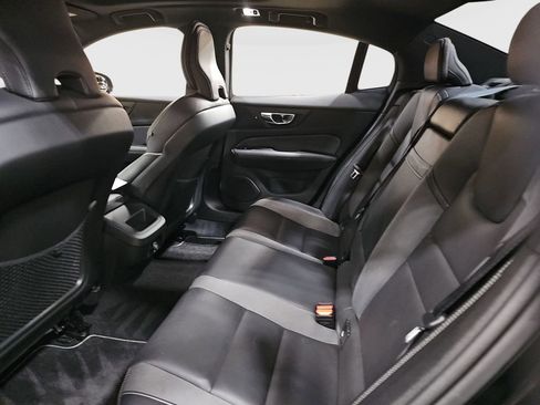 Used 2019 Volvo S60 T5 R-Design image 21