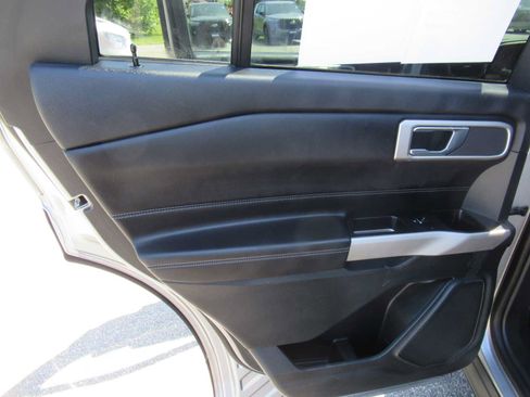 Used 2023 Ford Explorer XLT w/ Equipment Group 202A AWD/4WD image 16