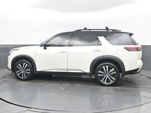 Used 2024 Nissan Pathfinder Platinum image 7