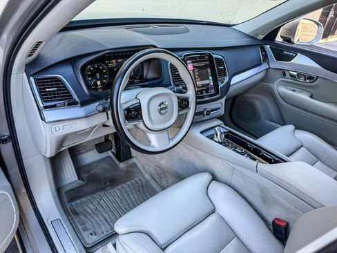 Used 2016 Volvo XC90 T8 Momentum w/ Vision Package image 5