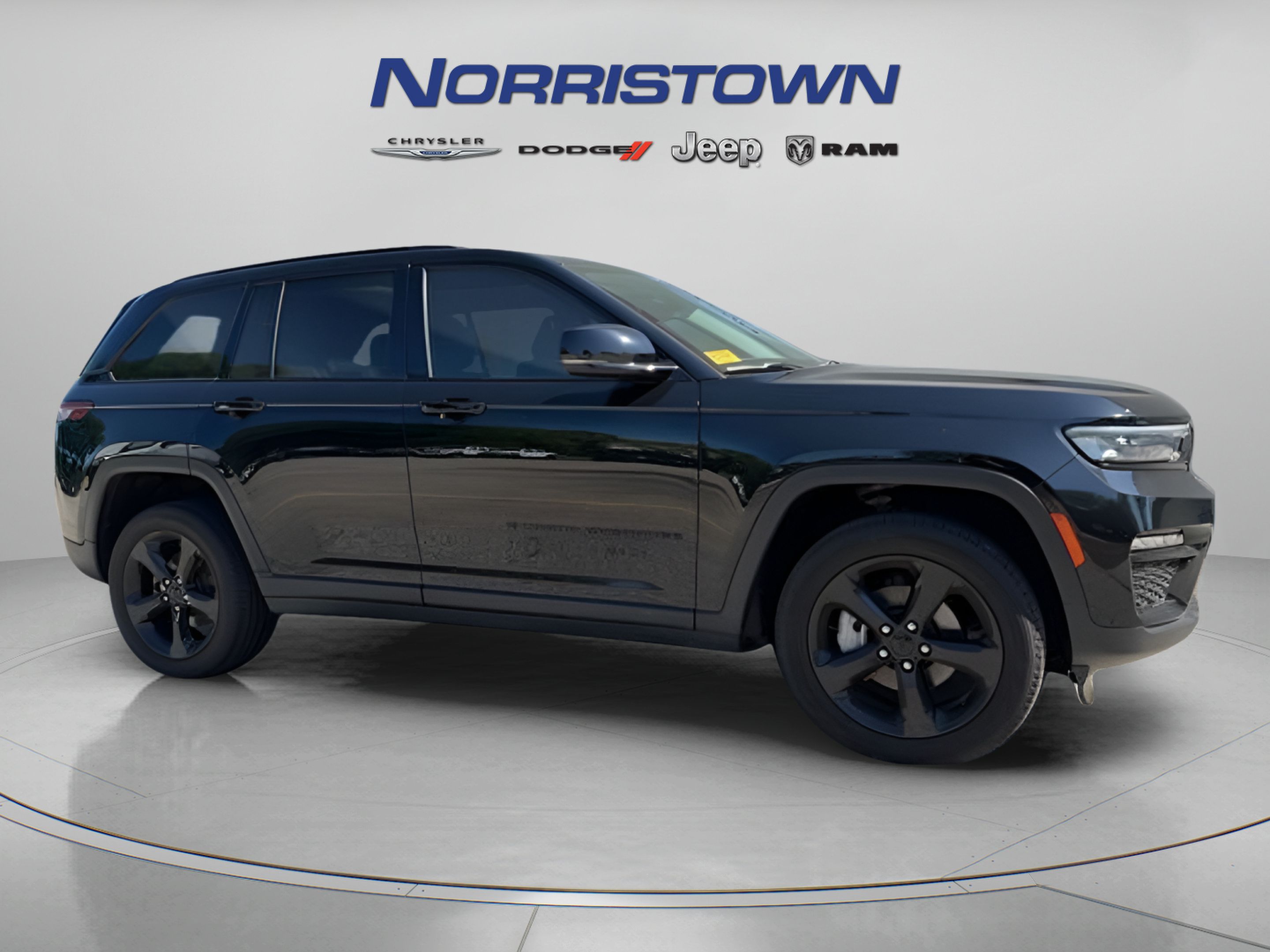 Certified 2023 Jeep Grand Cherokee Limited w/ Black Appearance Package AWD/4WD image 8