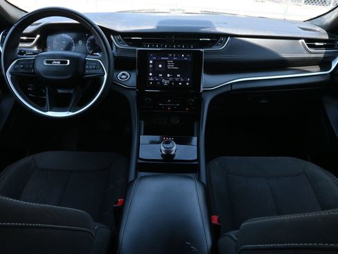 Used 2024 Jeep Grand Cherokee Laredo X RWD image 8
