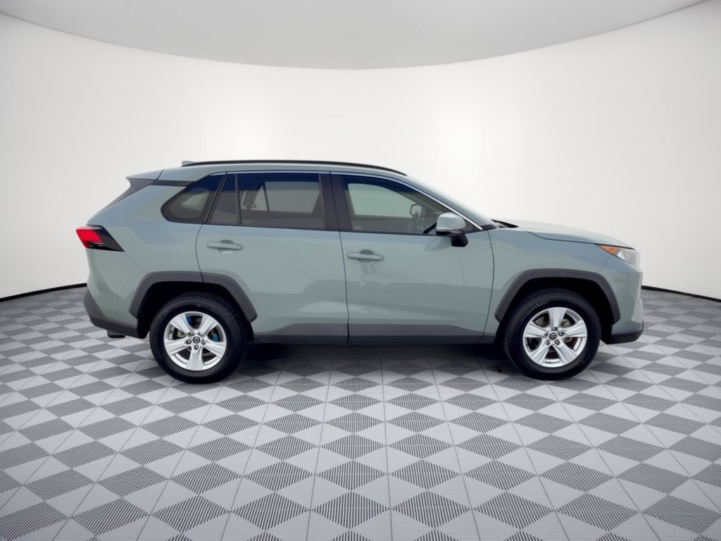 Used 2019 Toyota RAV4 XLE w/ Convenience Package FWD image 8