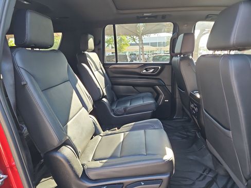 Certified 2024 Chevrolet Suburban Z71 w/ Luxury Package image 30