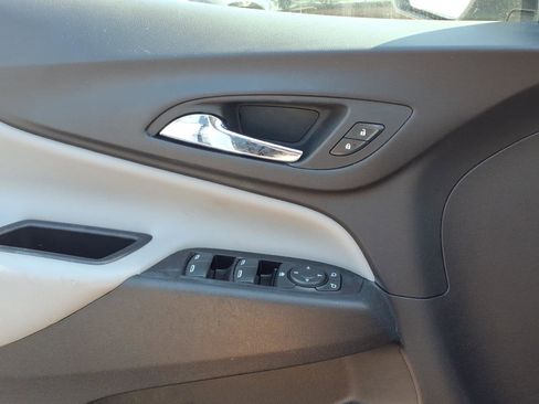 Used 2020 Chevrolet Equinox LS image 24