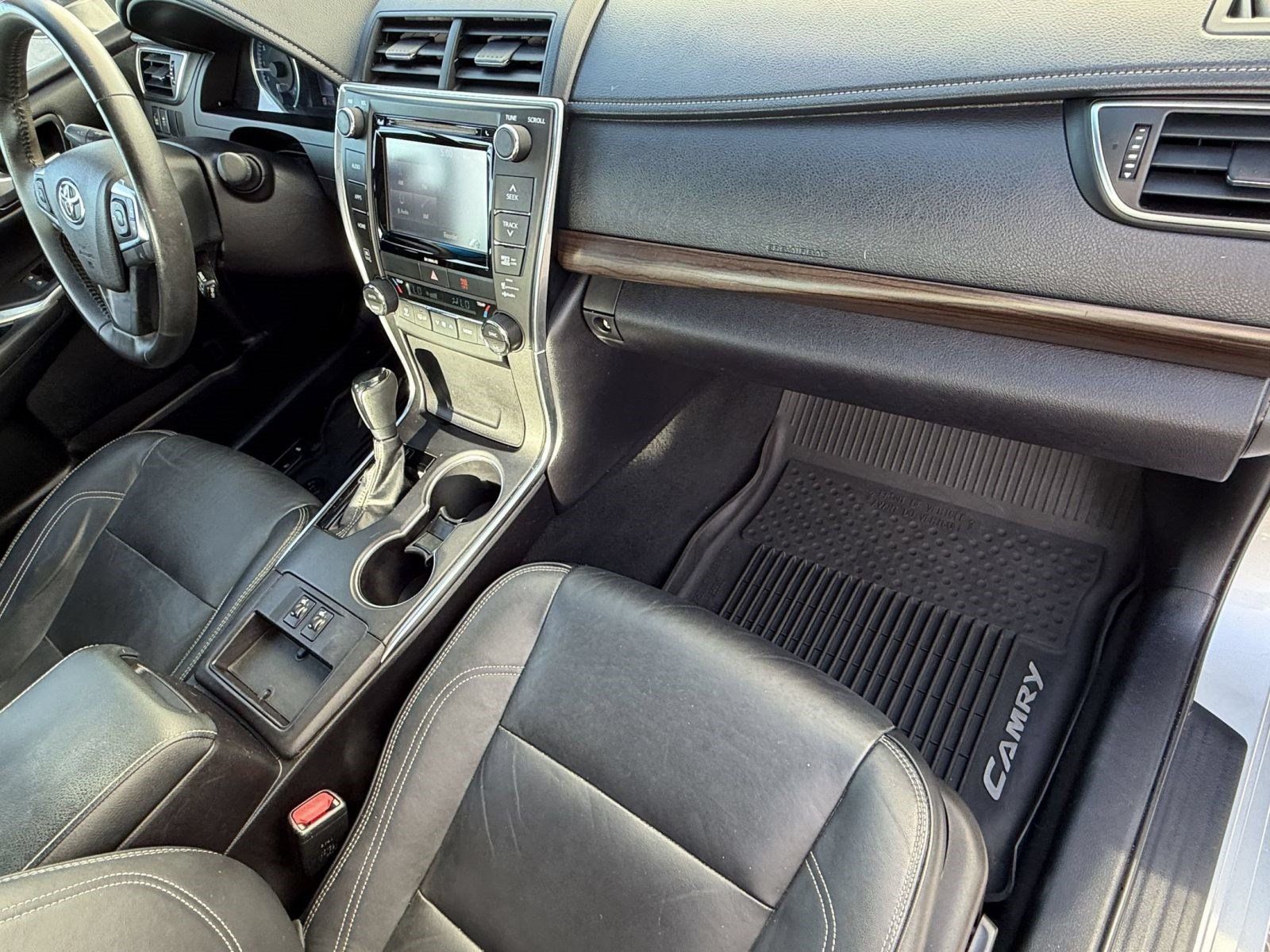 Used 2017 Toyota Camry XLE w/ Moonroof Package FWD image 35