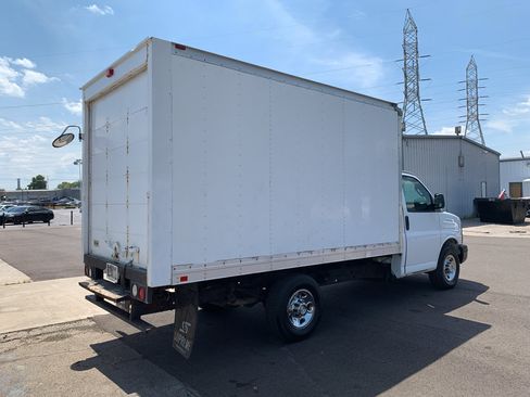 Used 2017 Chevrolet Express 3500 RWD image 3